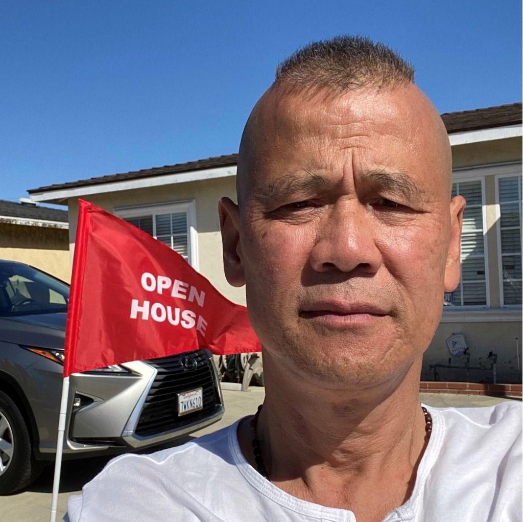 Seller Agent Douglas