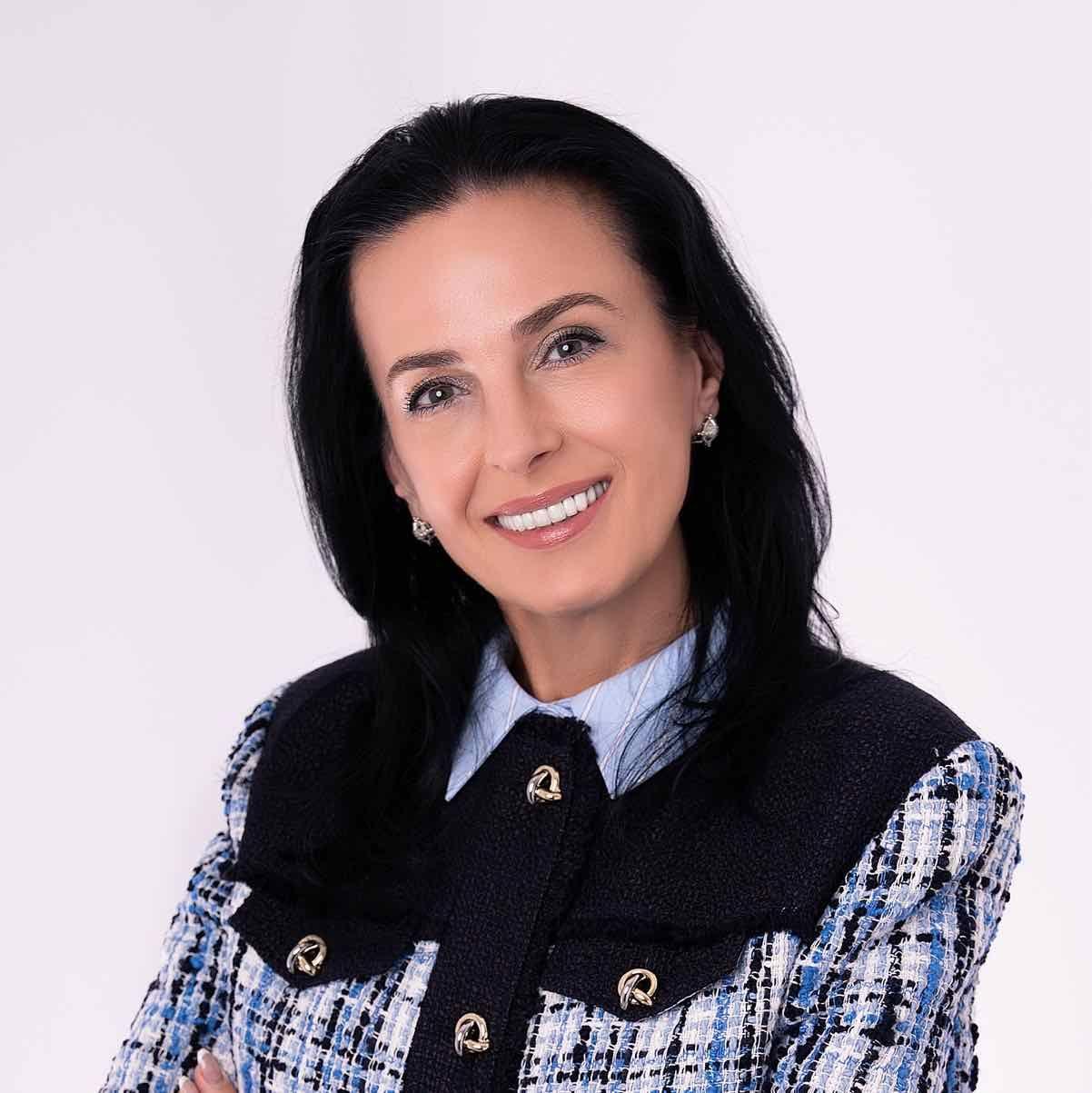 Gabriela Marcu, Broker