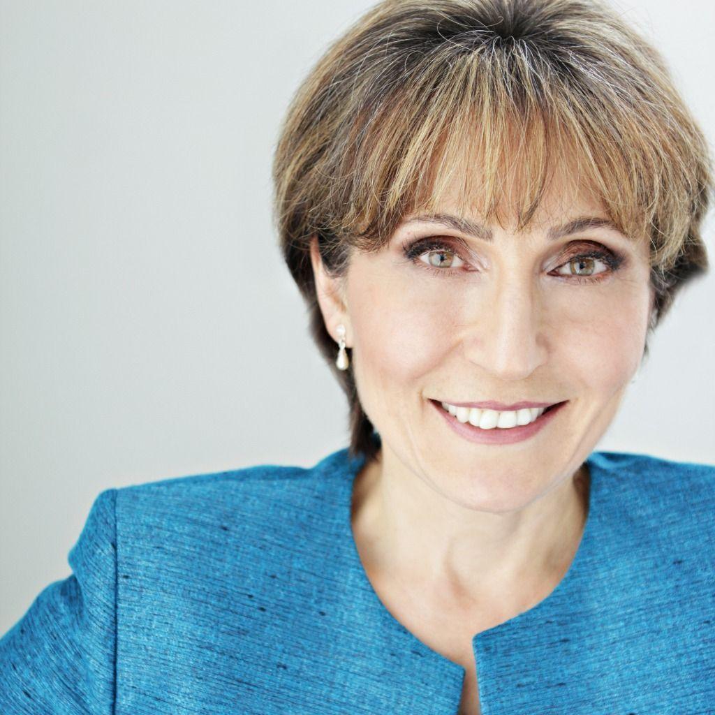 Vessie Chela, Realtor