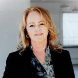 Joanne Cross, Broker